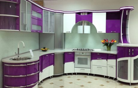 Стильные кухни с округлыми радиусными фасадами